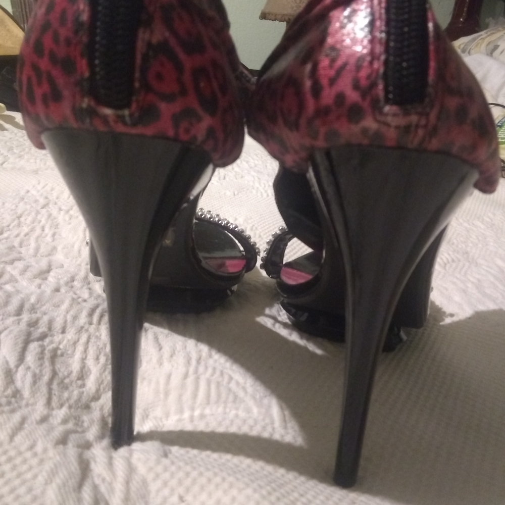 Shoes - Picture 2 of 5